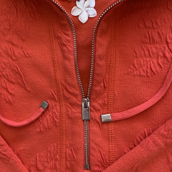 Tommy Bahama Half Zip - Picture 3 of 7